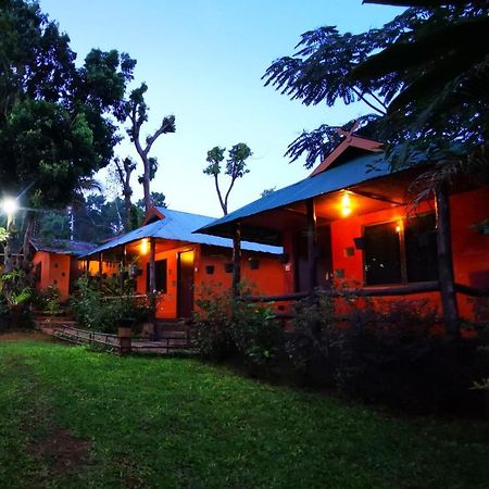 บ้านดินโฮมสเตย์ ปางอุ๋ง Ban Huai Makhuea Som Exterior foto