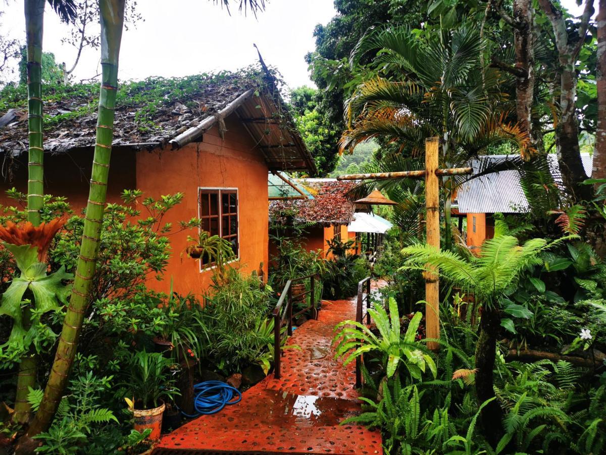 บ้านดินโฮมสเตย์ ปางอุ๋ง Ban Huai Makhuea Som Exterior foto
