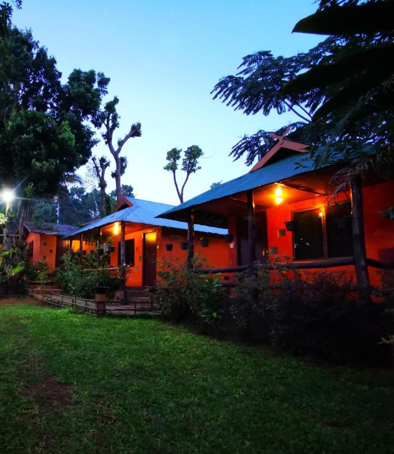 บ้านดินโฮมสเตย์ ปางอุ๋ง Ban Huai Makhuea Som Exterior foto